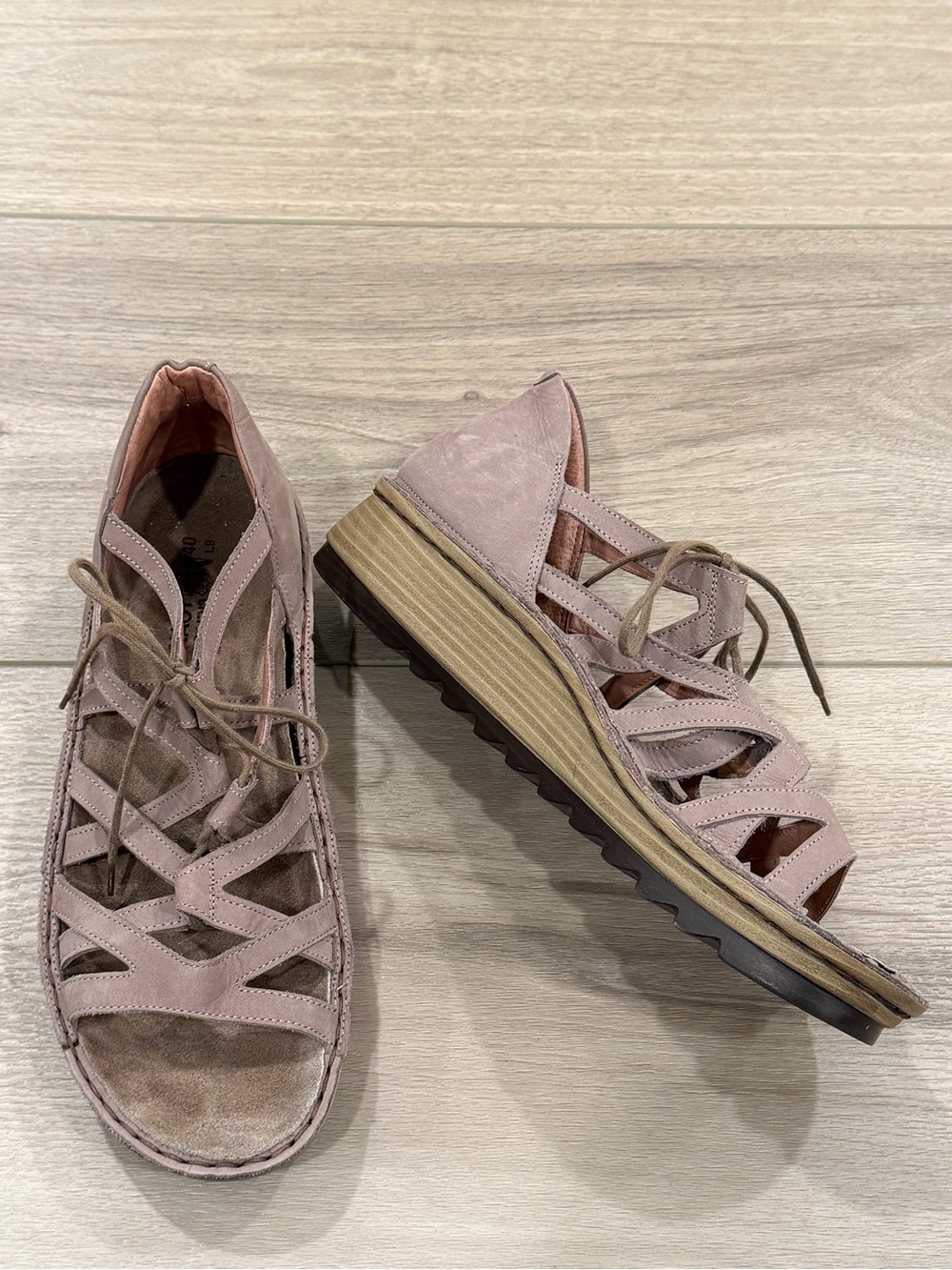 Naot Yarrow Sz 40 9.5 Leather Lace Up Gladiator Wedge Sandals Comfort Shoes